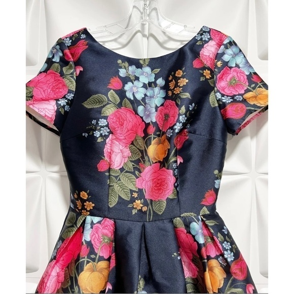 Chi Chi London Sz 2 Navy Blue Floral Print Pleated Full Skirt Formal Dress Back - Picture 13 of 13